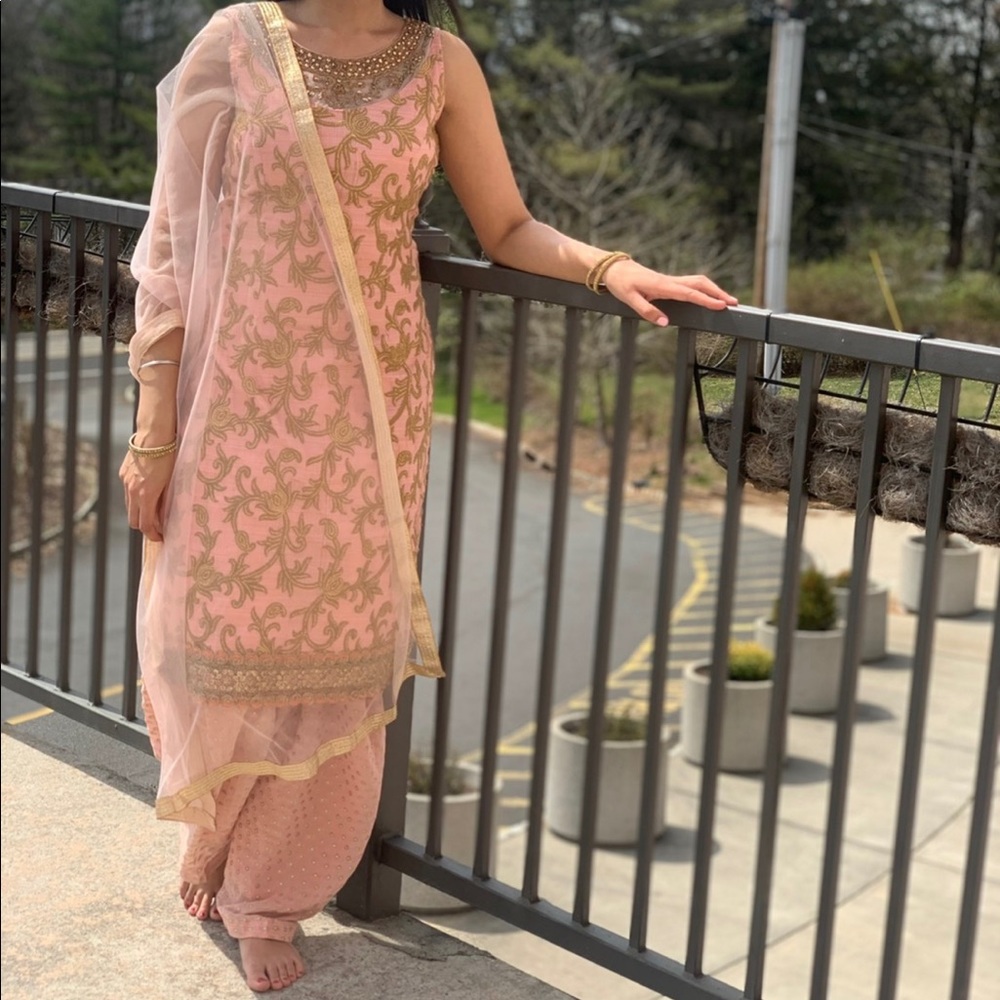 2 Piece Lined Peachy Pink Sleeveless Salwar Kameez